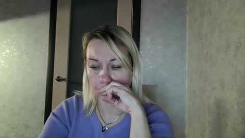 forever_smilex online show from December 18, 2024, 1:02 pm