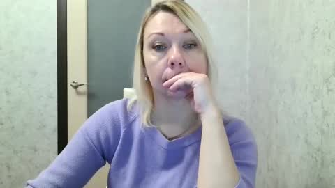 forever_smilex online show from December 19, 2024, 6:34 am