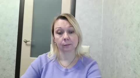 forever_smilex online show from December 20, 2024, 2:05 pm