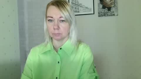 forever_smilex online show from December 23, 2024, 6:44 am