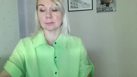 forever_smilex online show from December 23, 2024, 9:49 am