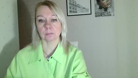 forever_smilex online show from December 25, 2024, 5:58 am