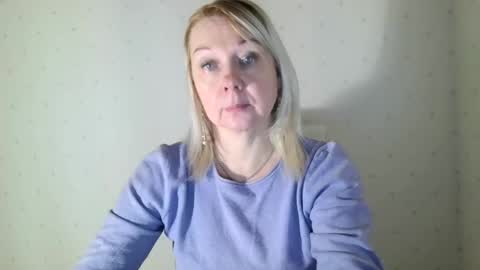 forever_smilex online show from December 28, 2024, 9:52 am