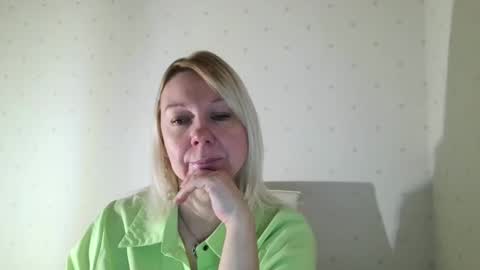 forever_smilex online show from January 9, 2025, 6:38 am