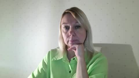 forever_smilex online show from January 9, 2025, 10:20 am