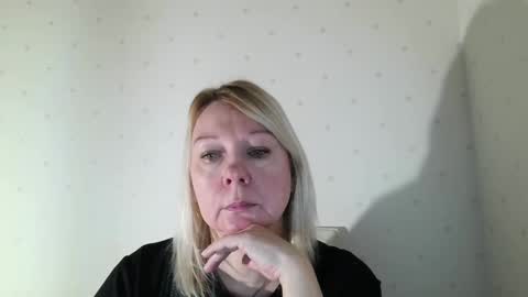 forever_smilex online show from January 11, 2025, 6:35 am