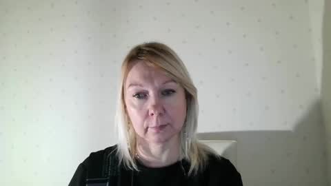 forever_smilex online show from January 11, 2025, 12:40 pm