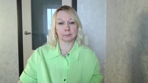 forever_smilex online show from January 14, 2025, 10:17 am