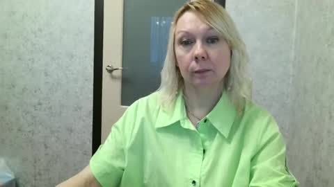 forever_smilex online show from January 14, 2025, 1:28 pm