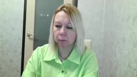 forever_smilex online show from January 15, 2025, 6:01 am
