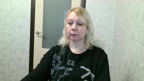 forever_smilex online show from January 16, 2025, 1:14 pm