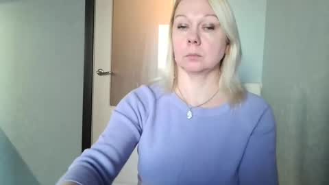 forever_smilex online show from January 20, 2025, 12:28 pm