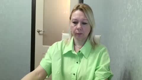 forever_smilex online show from January 21, 2025, 6:11 am