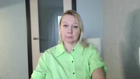 forever_smilex online show from January 21, 2025, 12:18 pm