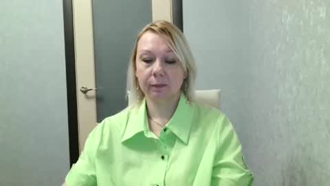forever_smilex online show from January 22, 2025, 6:20 am