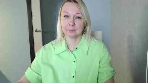 forever_smilex online show from January 22, 2025, 9:46 am