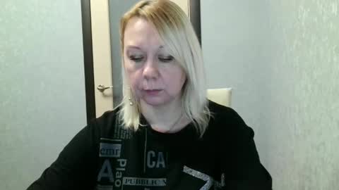 forever_smilex online show from January 24, 2025, 6:35 am