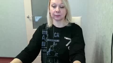 forever_smilex online show from January 24, 2025, 9:39 am