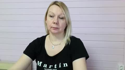 forever_smilex online show from February 5, 2025, 1:33 pm