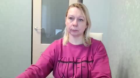 forever_smilex online show from February 6, 2025, 2:04 pm