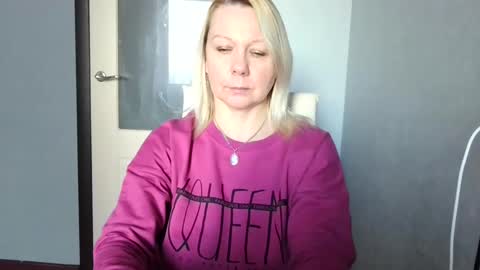 forever_smilex online show from February 7, 2025, 12:39 pm