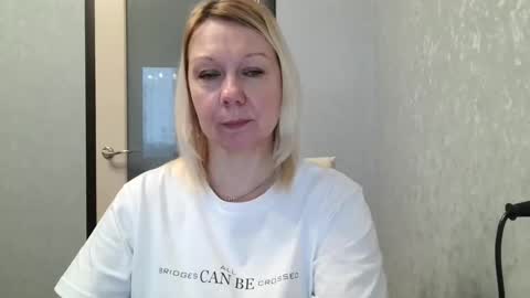 forever_smilex online show from February 11, 2025, 6:40 am