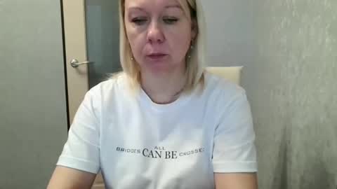 forever_smilex online show from February 12, 2025, 6:19 am