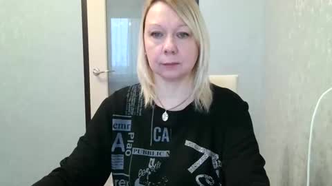 forever_smilex online show from February 14, 2025, 6:23 am