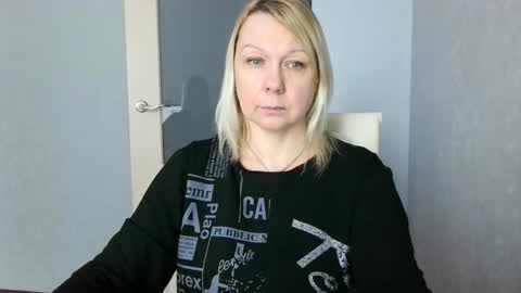 forever_smilex online show from February 14, 2025, 12:47 pm