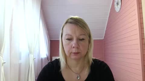 forever_smilex online show from February 15, 2025, 6:02 am