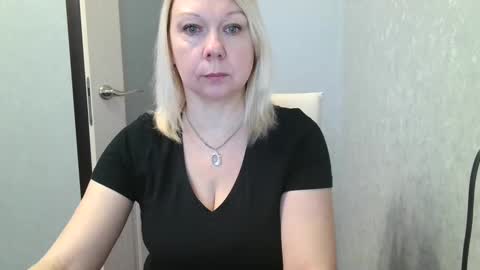 forever_smilex online show from February 18, 2025, 6:26 am