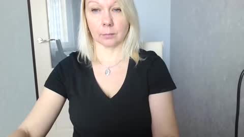 forever_smilex online show from February 18, 2025, 9:32 am