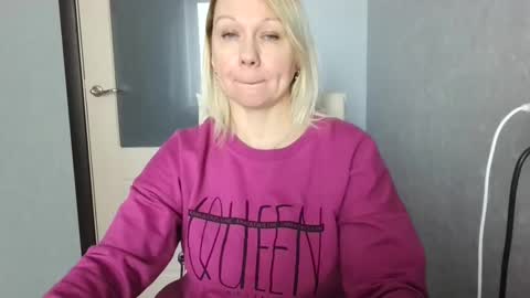 forever_smilex online show from February 18, 2025, 12:39 pm