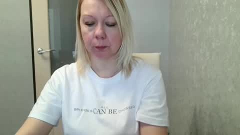 forever_smilex online show from February 19, 2025, 6:11 am