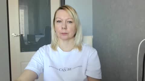 forever_smilex online show from February 19, 2025, 9:17 am