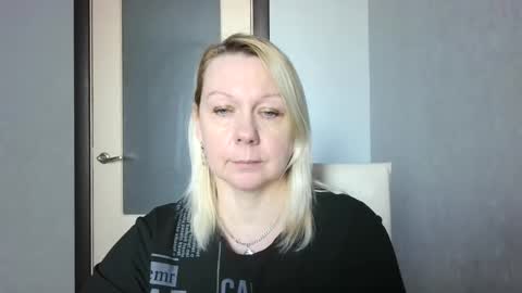 forever_smilex online show from February 20, 2025, 12:25 pm