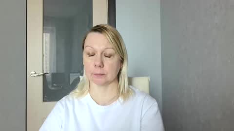 forever_smilex online show from February 21, 2025, 9:24 am