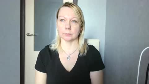 forever_smilex online show from February 21, 2025, 12:39 pm