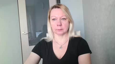 forever_smilex online show from February 24, 2025, 6:38 am