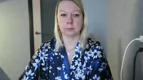 forever_smilex online show from February 25, 2025, 5:52 am