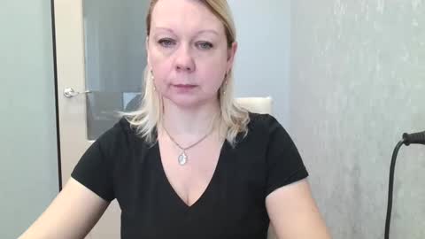 forever_smilex online show from February 27, 2025, 6:18 am