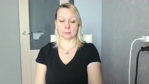 forever_smilex online show from February 27, 2025, 9:22 am