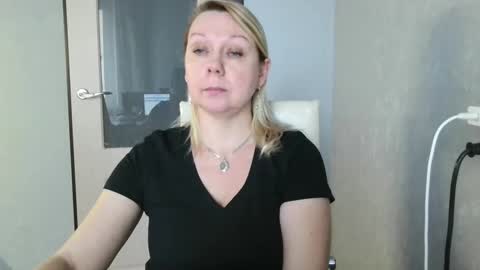 forever_smilex online show from February 27, 2025, 12:34 pm
