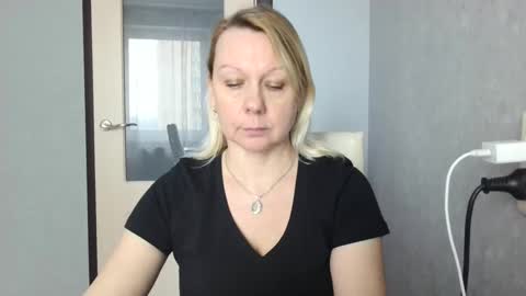 forever_smilex online show from February 28, 2025, 10:09 am