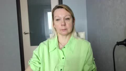 forever_smilex online show from March 4, 2025, 1:17 pm