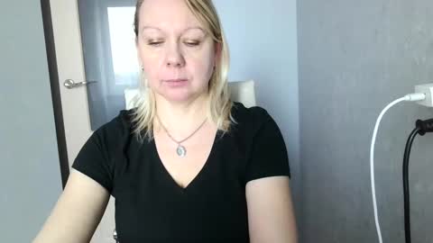 forever_smilex online show from March 5, 2025, 10:11 am