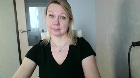 forever_smilex online show from March 5, 2025, 1:17 pm