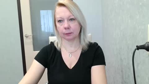 forever_smilex online show from March 6, 2025, 7:03 am