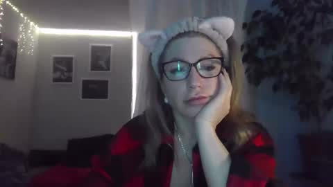 Snapshot of fox_red_lady7 chatting on March 1, 2025, 8:21 pm fox_red_lady7 online show from March 1, 2025, 8:21 pm