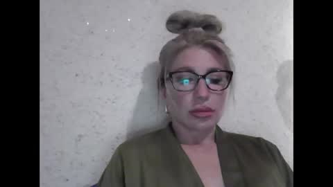 Snapshot of fox_red_lady7 chatting on April 1, 2026, 7:00 pm fox_red_lady7 online show from April 1, 2026, 7:00 pm
